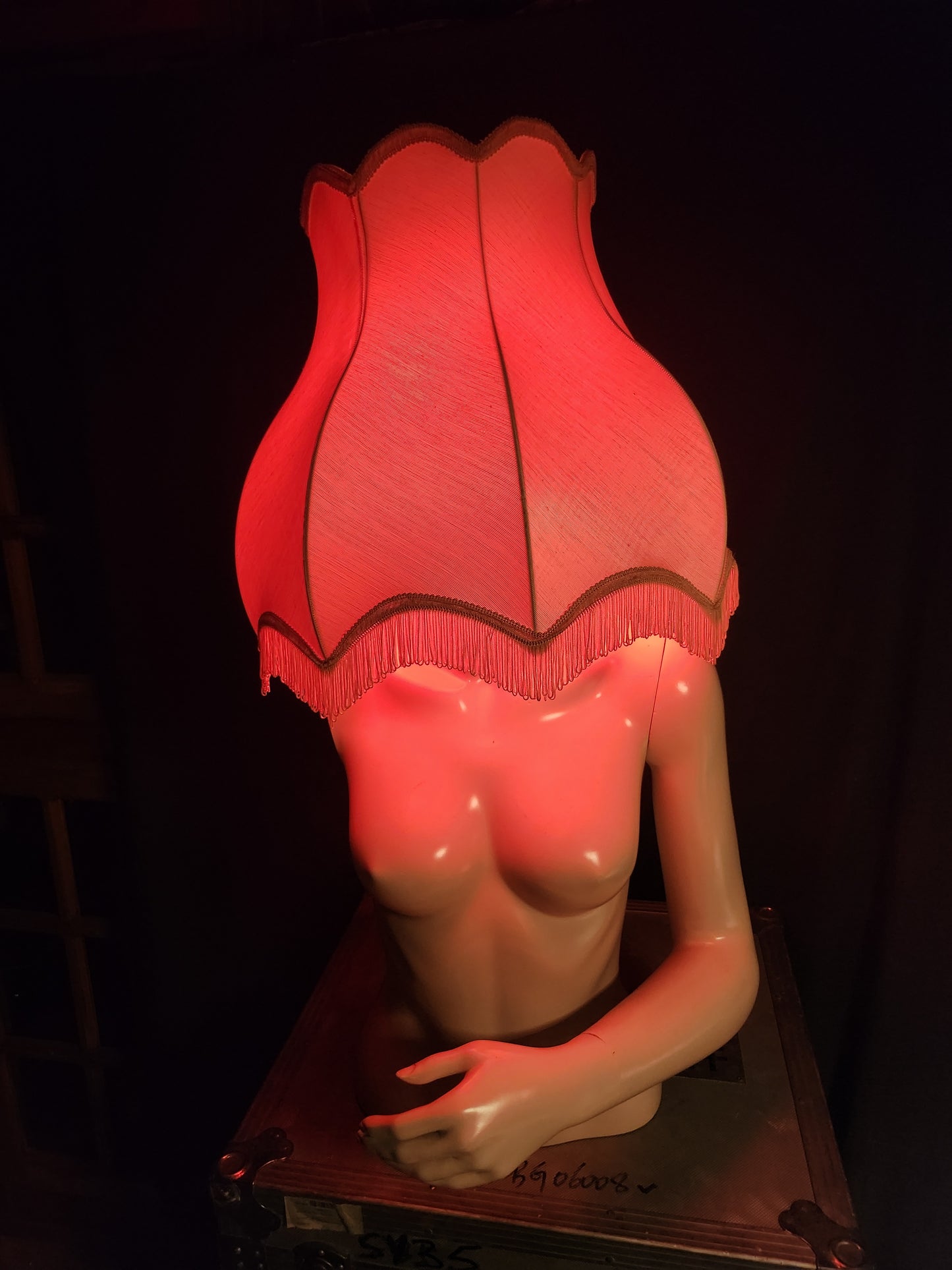 Mannequin table lamp