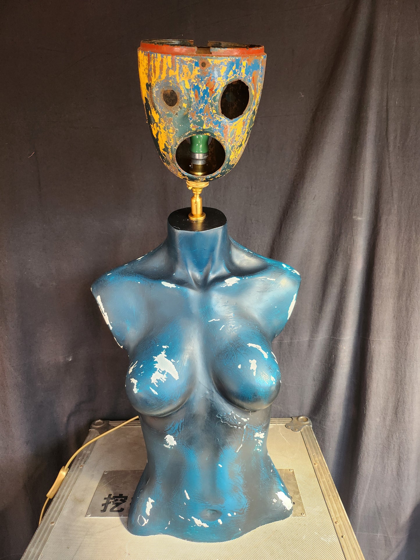 Mannequin lamp